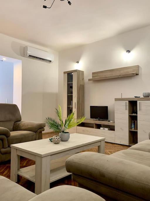 Central City Apartment Скопие Екстериор снимка